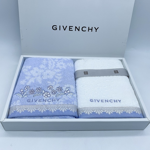 2Pc Givenchy 100% Cotton Embroidered Logo Hand Towels - Picture 1 of 11